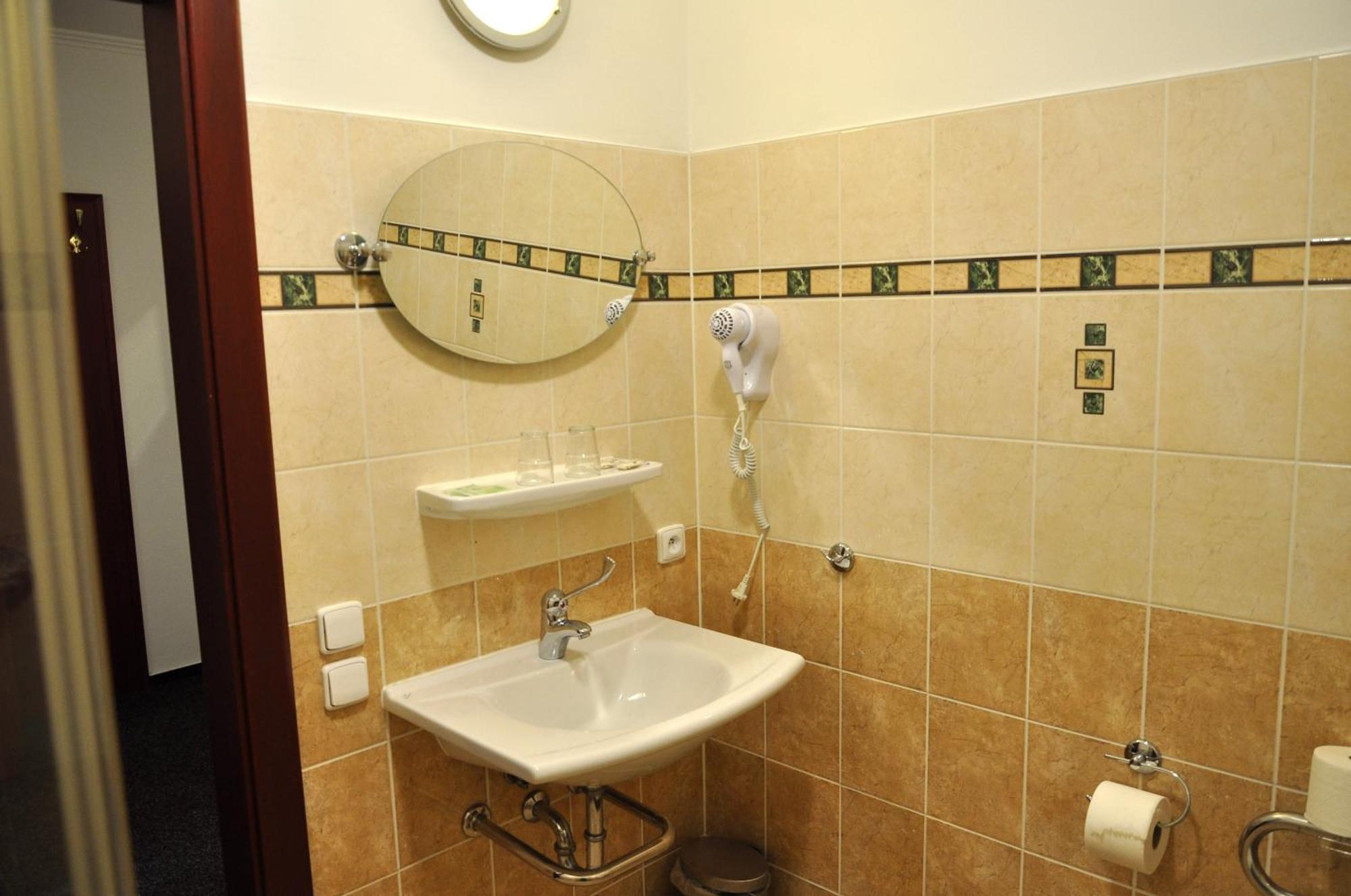 Hotel Cisar Ferdinand Loket Ruang foto